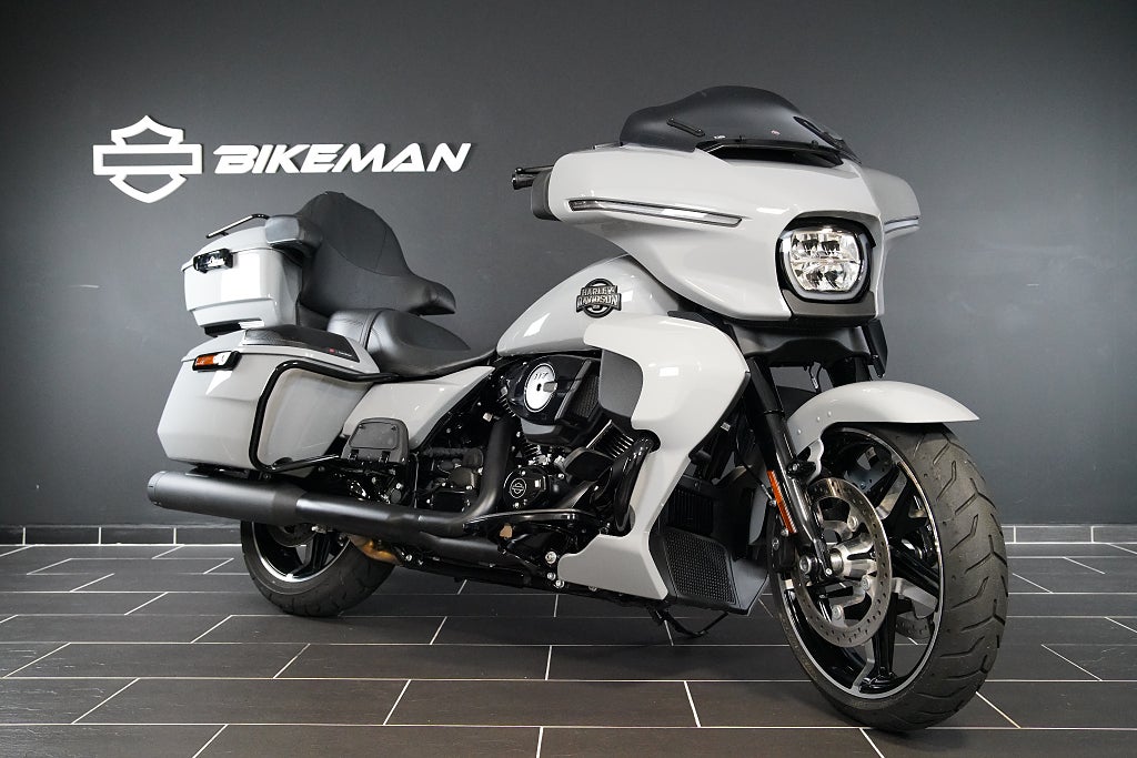 Harley-Davidson FLHXU Street Glide Ultra Rockford Fosgate Stage 3