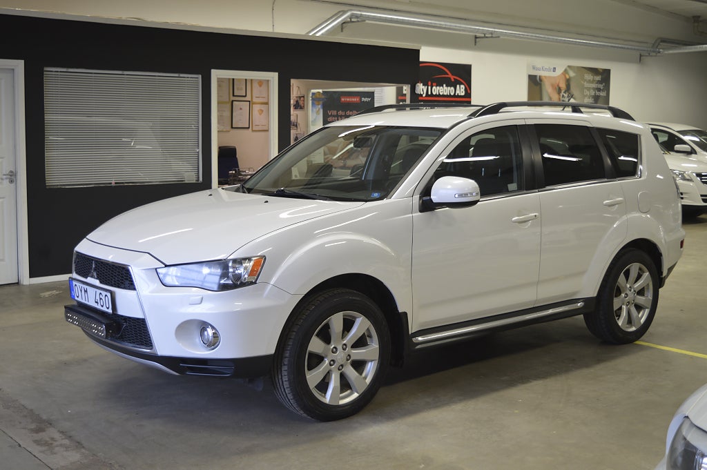 Mitsubishi Outlander 2.2 (156hk) Di-D 4WD Sportronic / 3-Ägare / Nyservad & Besiktad