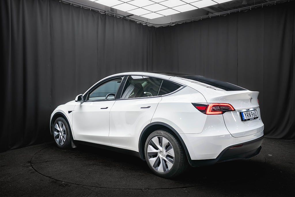 Tesla Model Y Long Range AWD DRAG PANO 92.6%SoH 1-ÄGARE MOMS