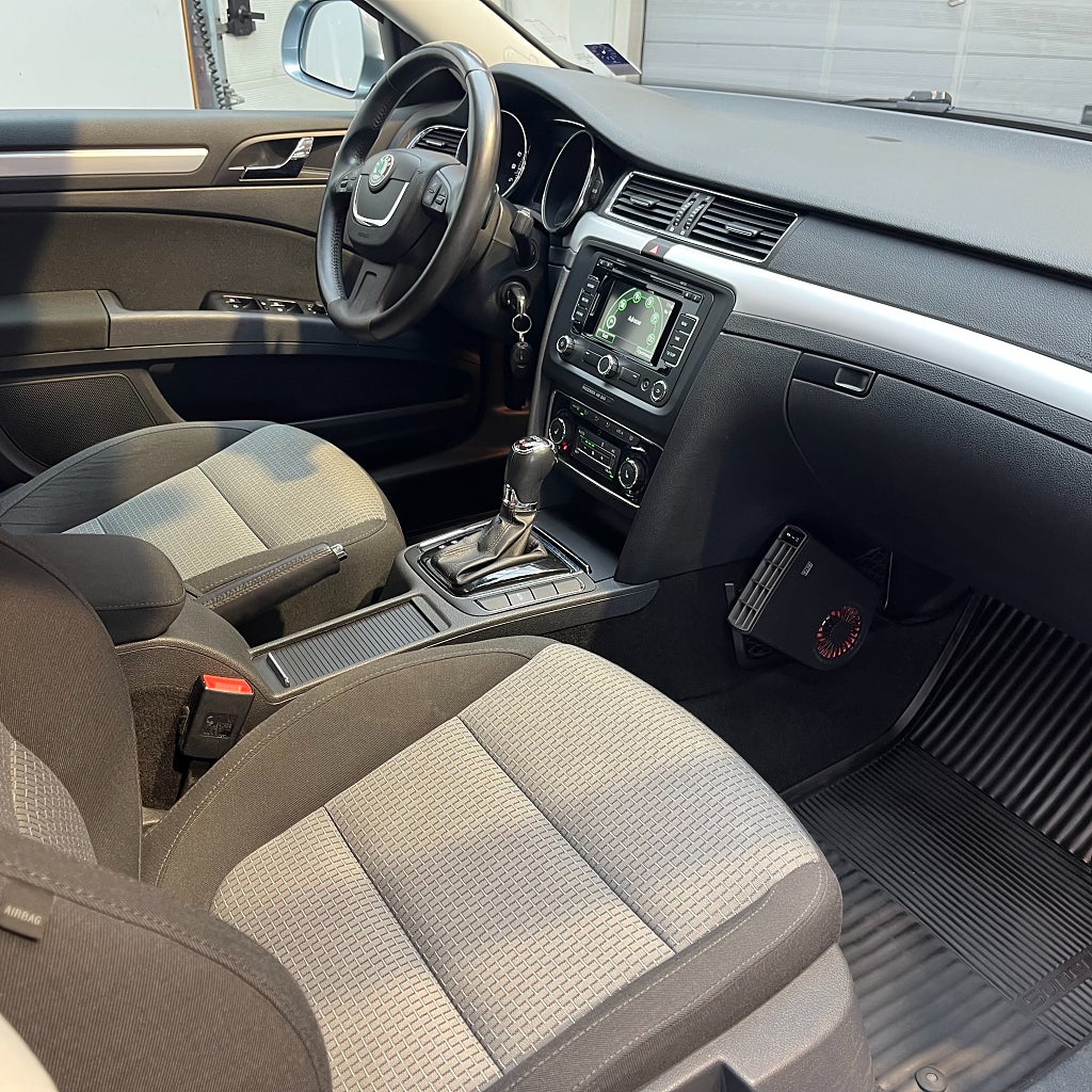 Skoda Superb Kombi 2.0 TDI 4x4 Ambition Värmare Navigation
