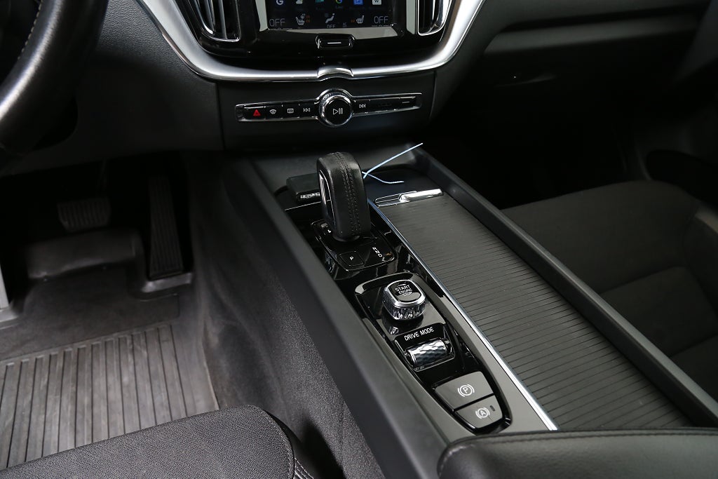 Volvo XC60 B5 Bensin 250hk Momentum Adv Se Aut Navi VOC Leasbar