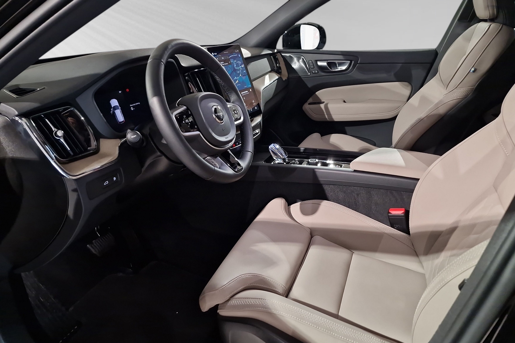 Volvo XC60 T6 Plus Dark Nordic Edt 2026, bild 7/10