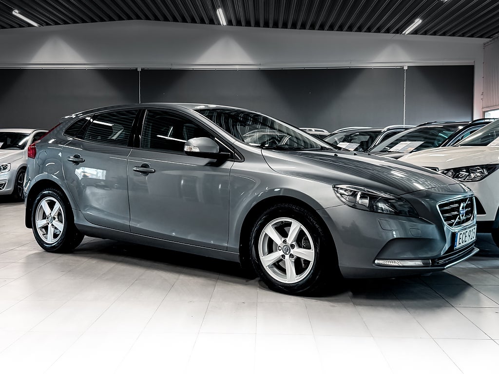 Volvo V40 D2 Kinetic Euro 6 Kamrem Bytt Nyservad Besiktigad PDC