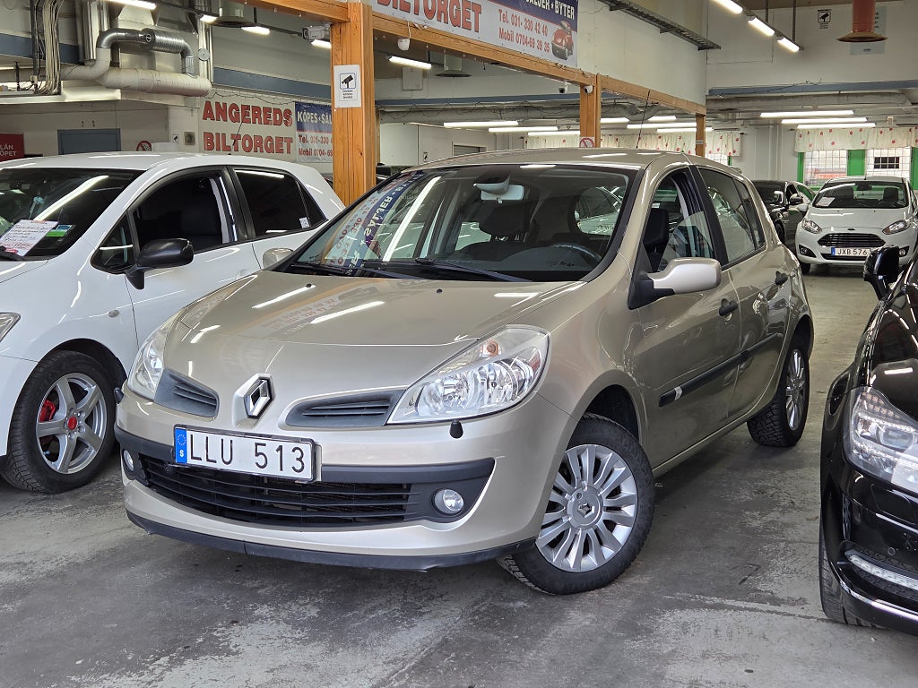 Renault Clio 5-dörrars Halvkombi 1.6 NY BES 0%Ränta