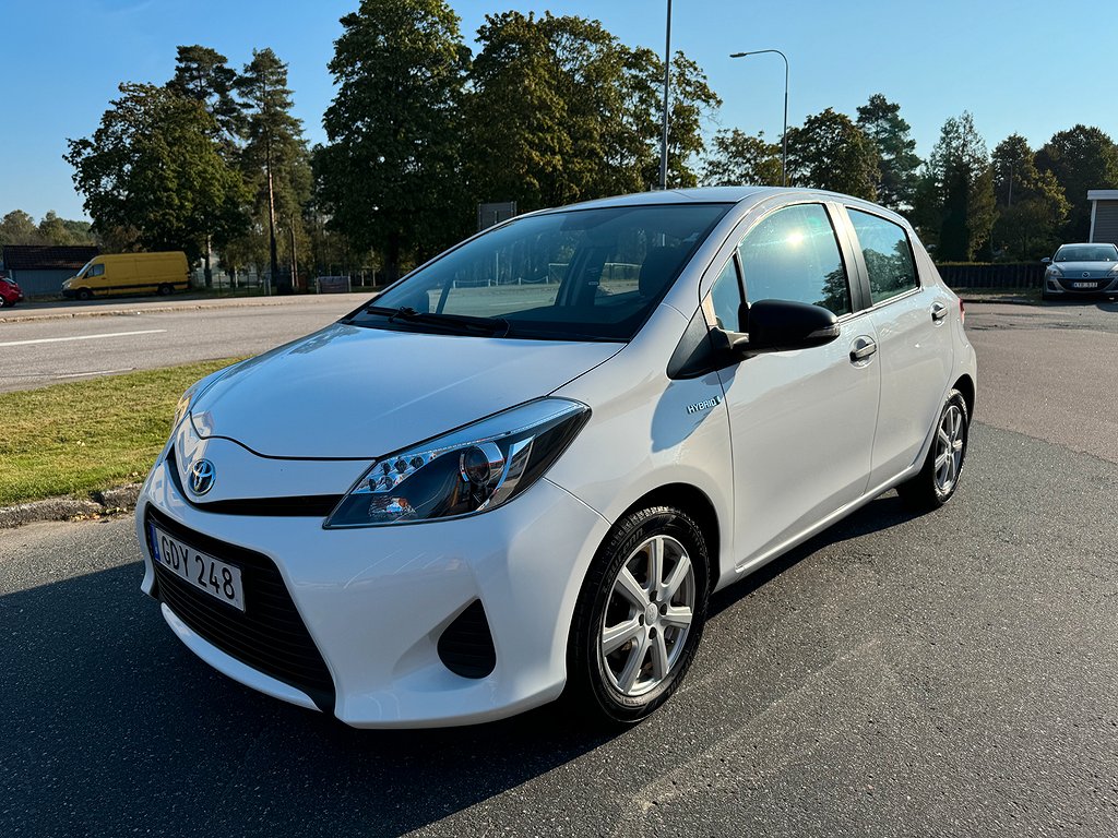 Toyota Yaris Hybrid e-CVT Life Euro 5/10200 mil/Automat