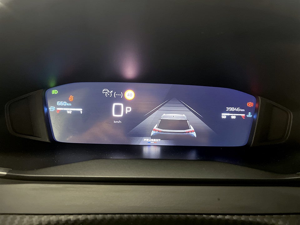 Bild på Peugeot 2008  Allure 1.2 PT 130hk B-KAMERA CARPLAY