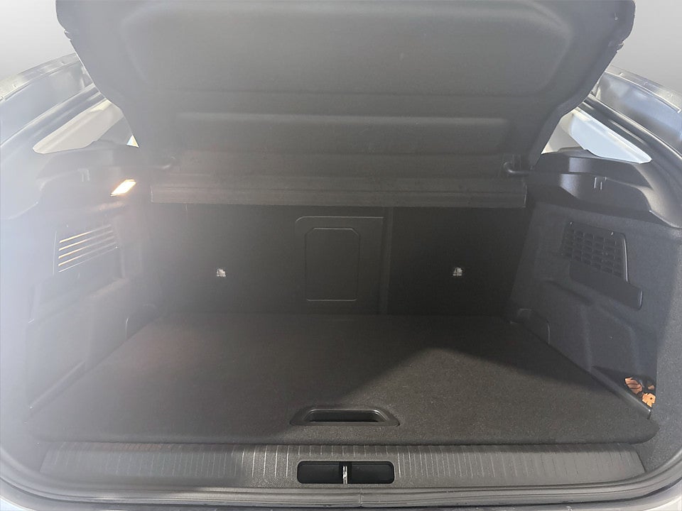 Bild på Citroen E-C4 Shine 50kWh 136hk Aut B-KAMERA CARPLAY
