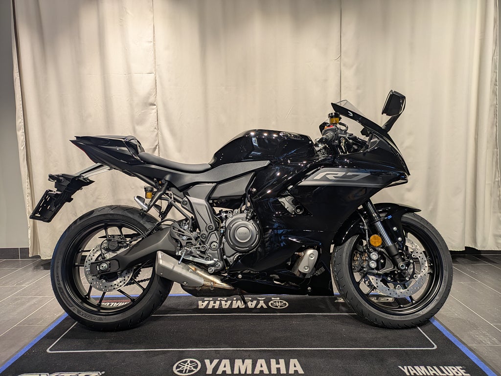 Yamaha Yamaha YZF-R7 Tech Black / Räntekampanj 3,45% / Omgående lev!