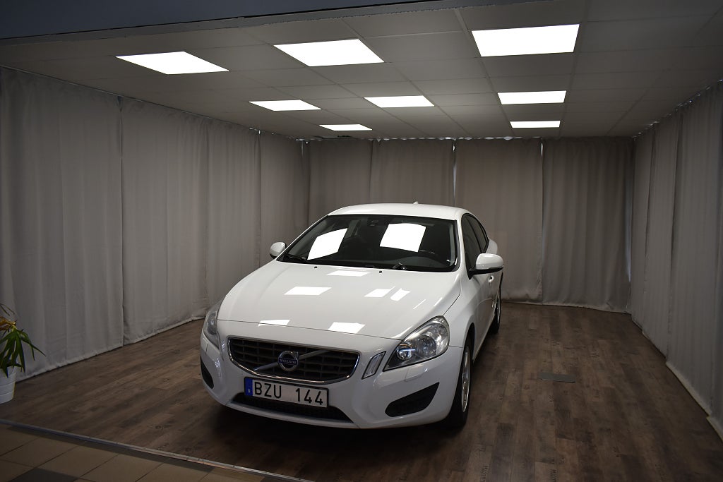 Volvo S60 1.6 T3 150hk Kinetic Ny Besiktad 3,99%.
