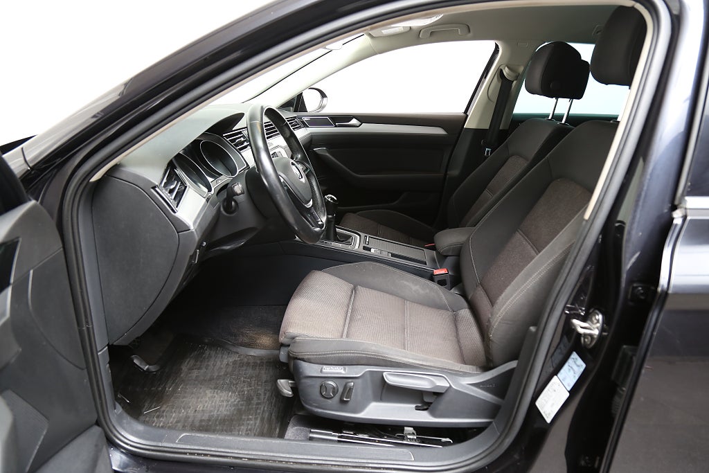 Volkswagen Passat 2,0 TDI 150hk Sportscombi Värmare Dragkrok