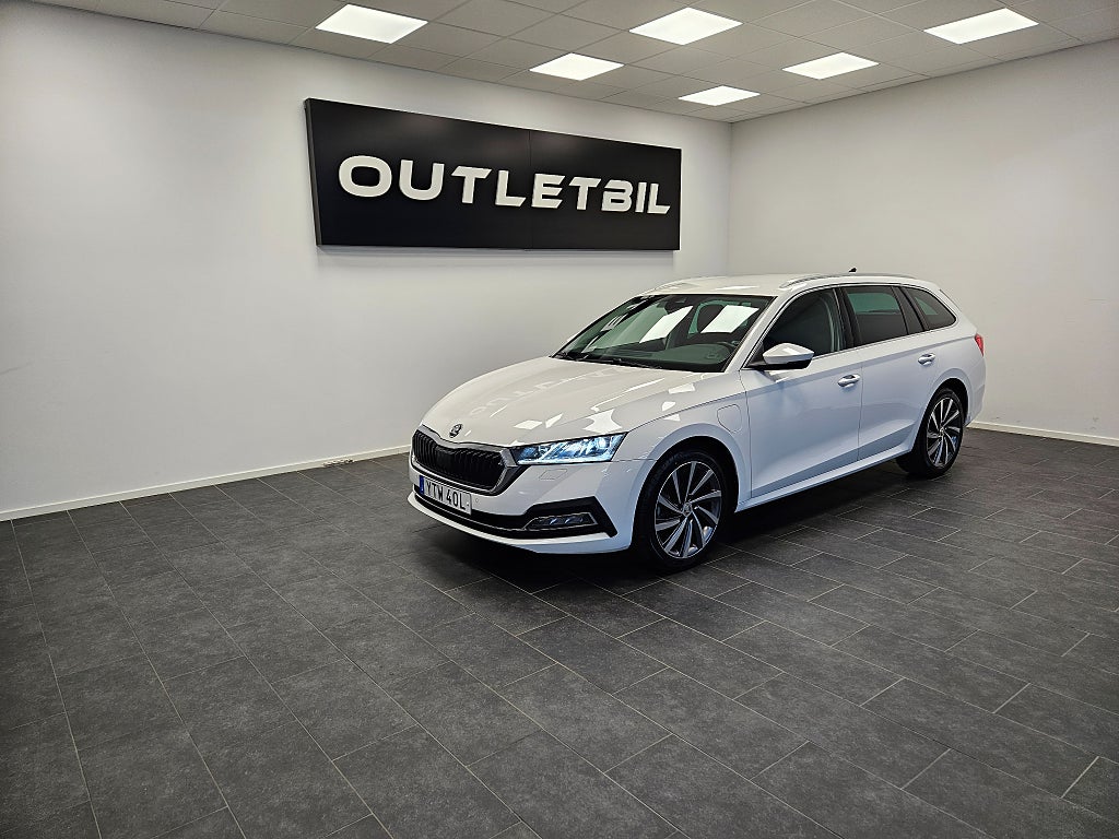 Skoda Octavia Combi iV PHEV 204hk Style paket Värmare Cockpit Drag 