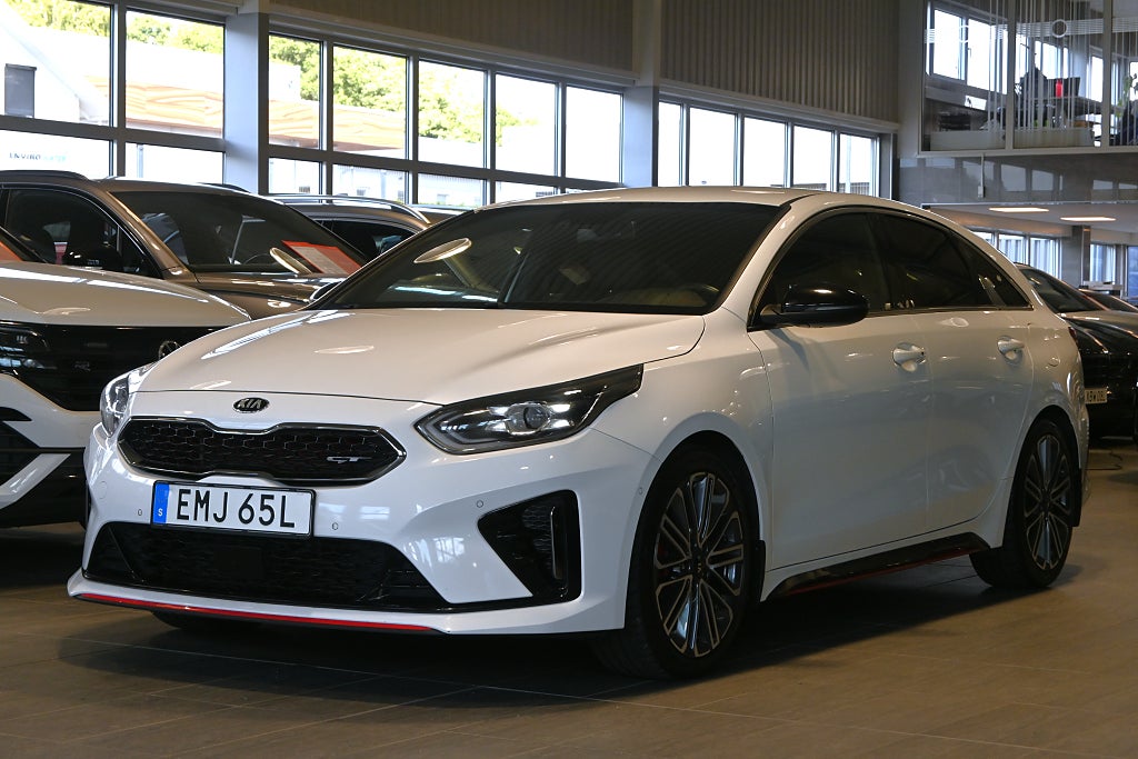 Kia ProCee'd GT 204hk Cockpit JBL 