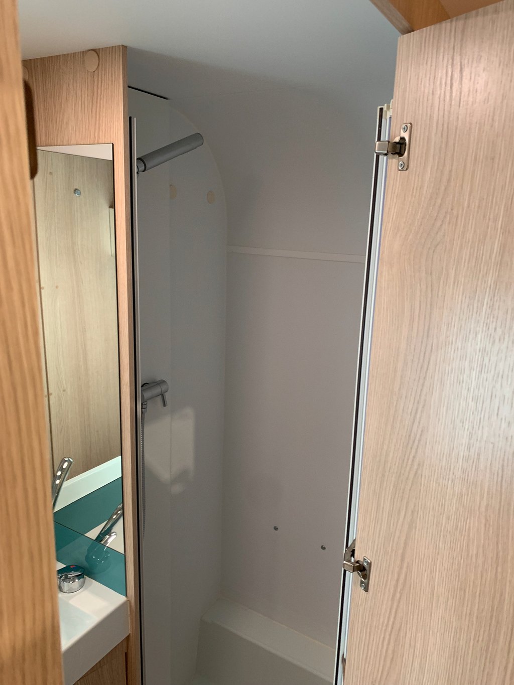 Adria Aviva 563 PT / Barnkammare / 1500kg / 7 bäddar / 3-vån - Adria