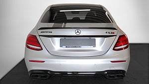 Mercedes-Benz E 63 S AMG har en fyrliters V8-motor på 612 hästkrafter. 