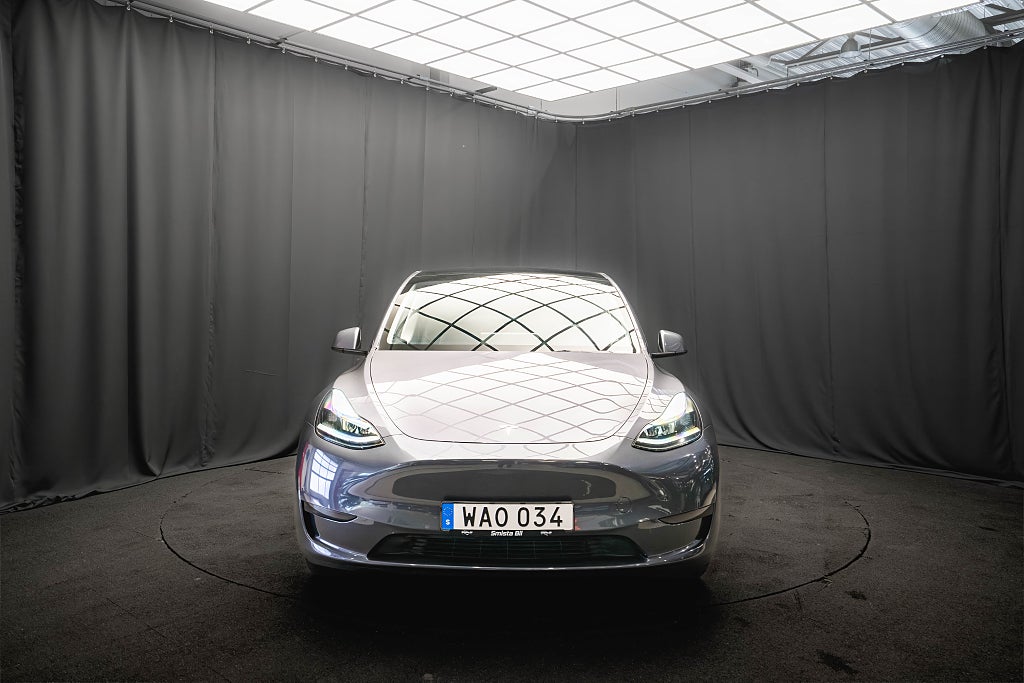Tesla Model Y Standard Range RWD 20'' DRAG PANO LÄDER 1-ÄGARE MOMS