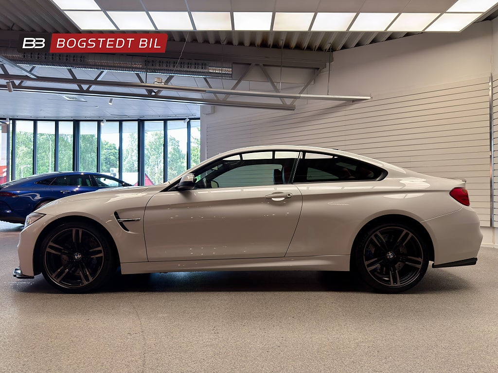 BMW M4 Coupé DCT 431hk | HuD | Kolfiber tak