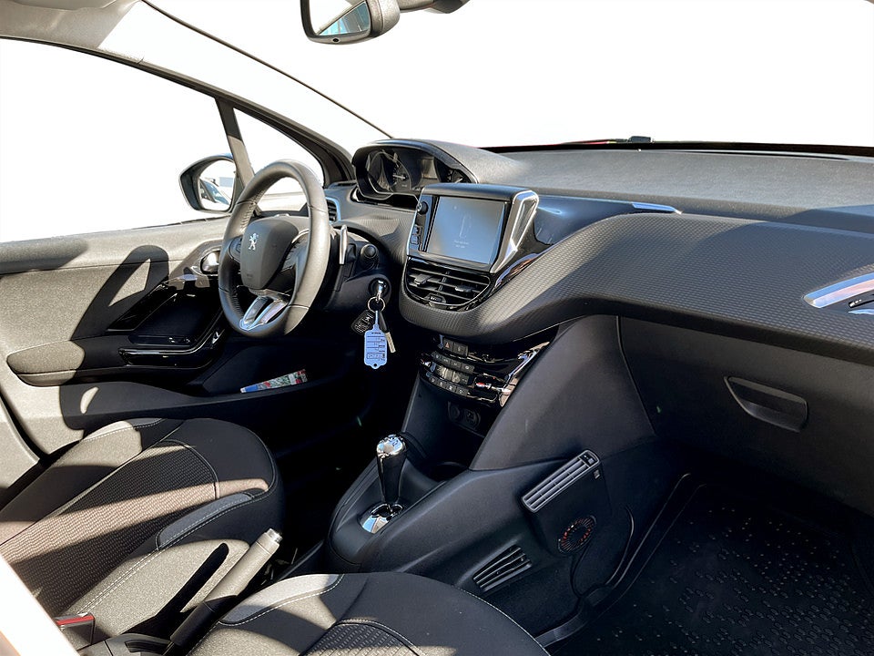 Bild på Peugeot 208 5D Style 1.2 PT 82hk Aut PANO BACKSENSORER