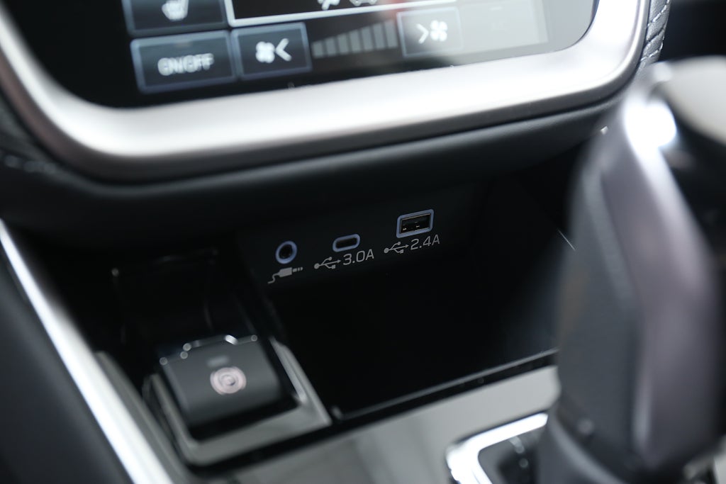 Subaru Outback Limited| 3 fria Service.