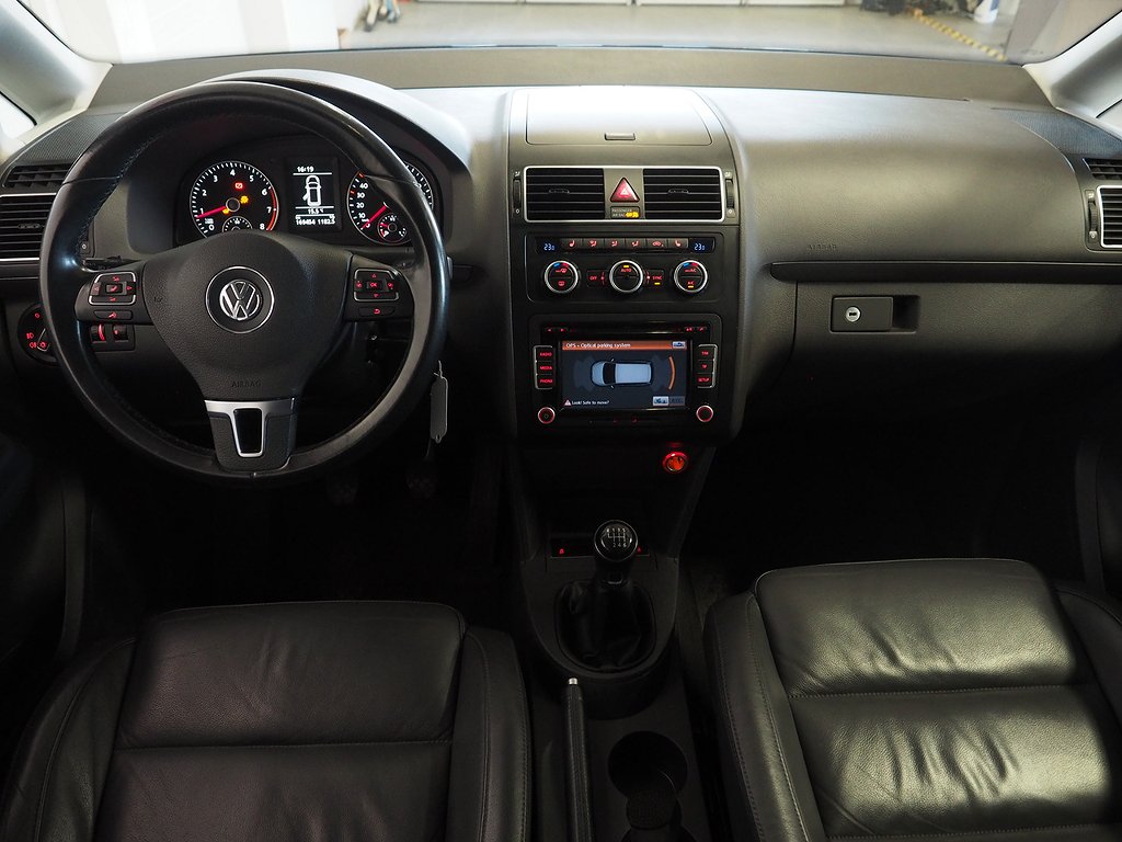 Volkswagen Touran Cross TSI 140hk |7-sits|Drag|Backkamera| 2015