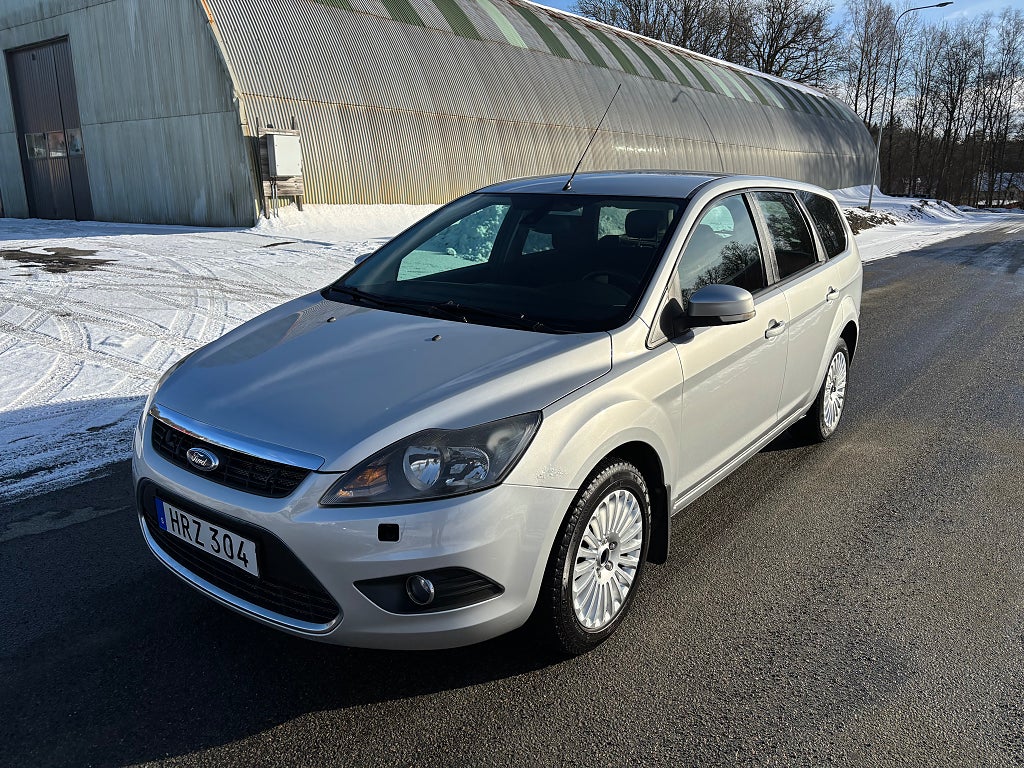 Ford Focus Kombi 1.8 Flexifuel Titanium; Dragkrok 