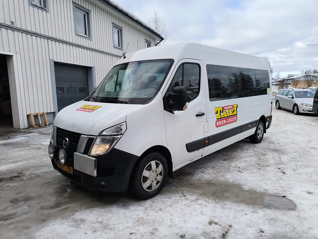 Nissan NV400 Minibuss