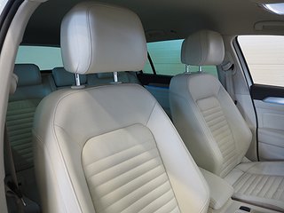 Kombi Volkswagen Passat 13 av 23