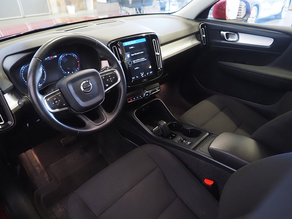 Volvo XC40 D3 AWD Geartronic Momentum 150hk | B-Kamera | Drag | 2020
