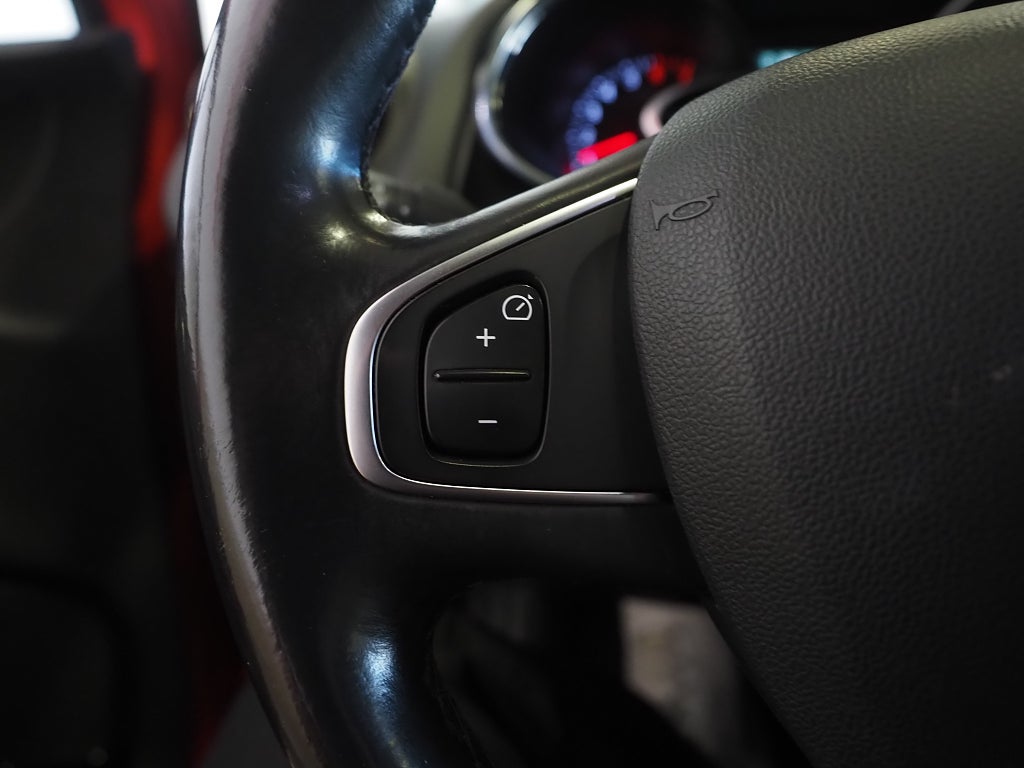 Renault Clio 1.2 TCe EDC 118hk Automat Intens P-Sensorer Navigation 2018