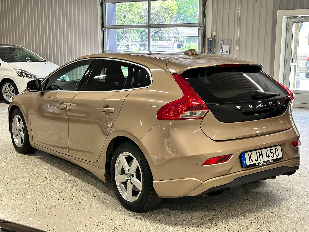 Volvo V40 D2 Euro 5 Nybesiktigad Panorama Välservad Dragkrok PAP