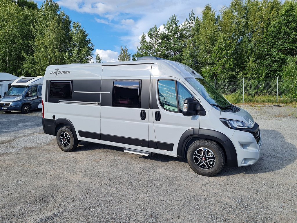 VANTourer 600L automat, långbäddar, dieselvärme 