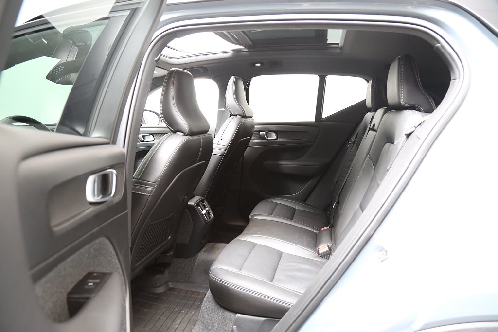 Volvo XC40 Recharge Twin Pro P8 AWD 360° H/K Pano Skinn 20" Drag 2022