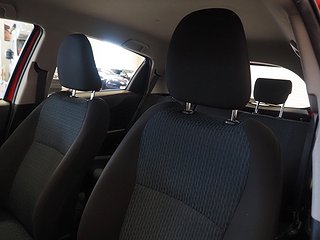 Halvkombi Toyota Yaris 16 av 20
