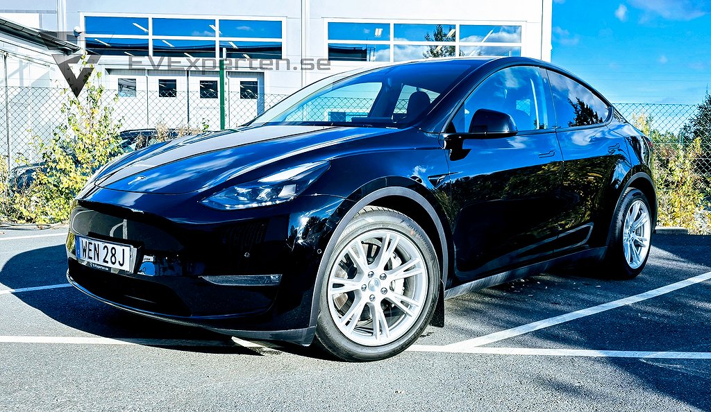 Tesla Model Y Long Range AWD AP Pano Svensksåld Garanti