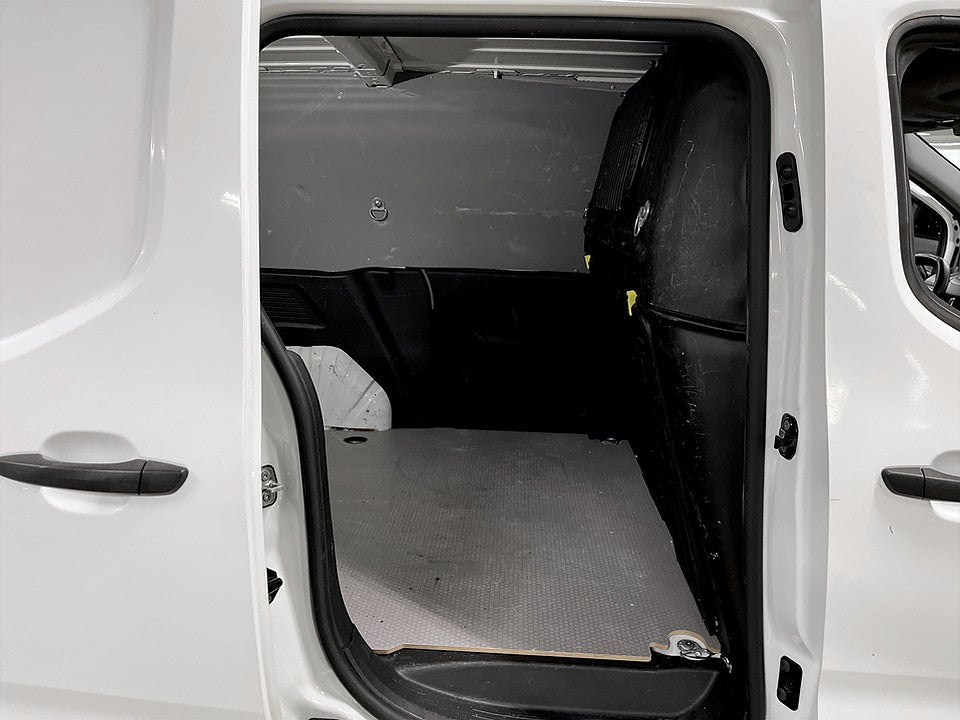 Bild på Peugeot Partner PRO 1.2 PT 130hk Aut L1 P-SENSORER