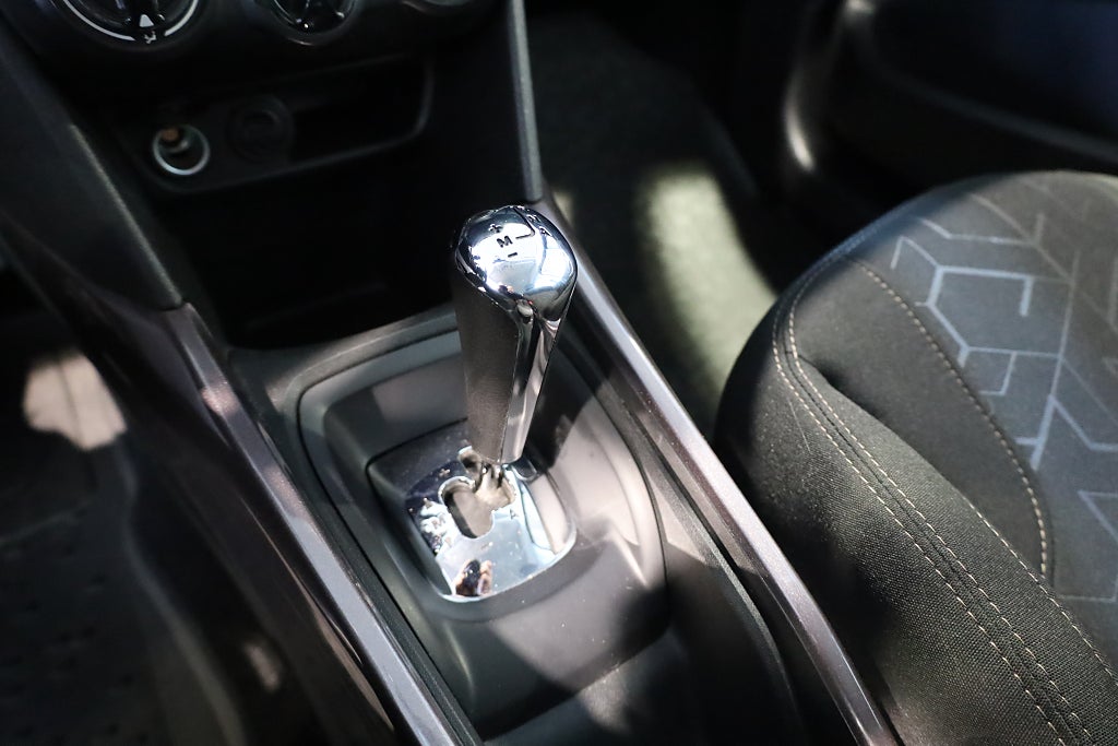 Peugeot 2008 1.6 e-HDi AUT Drag M-Värme Kamera Blåtand 2014