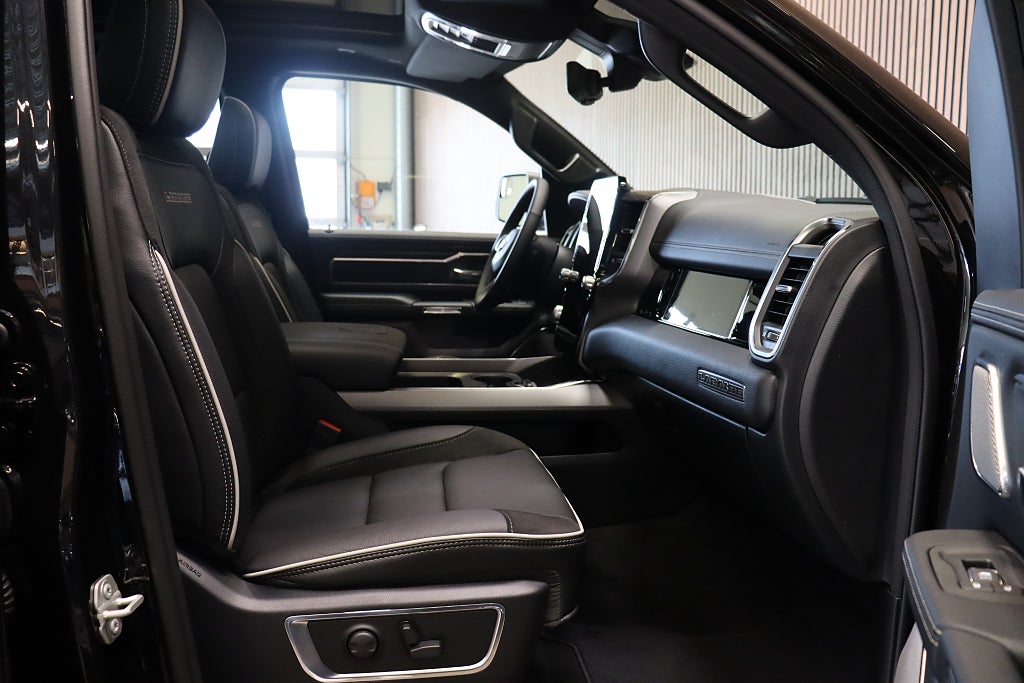 Dodge RAM 1500 Laramie Night Premium Hurricane E85