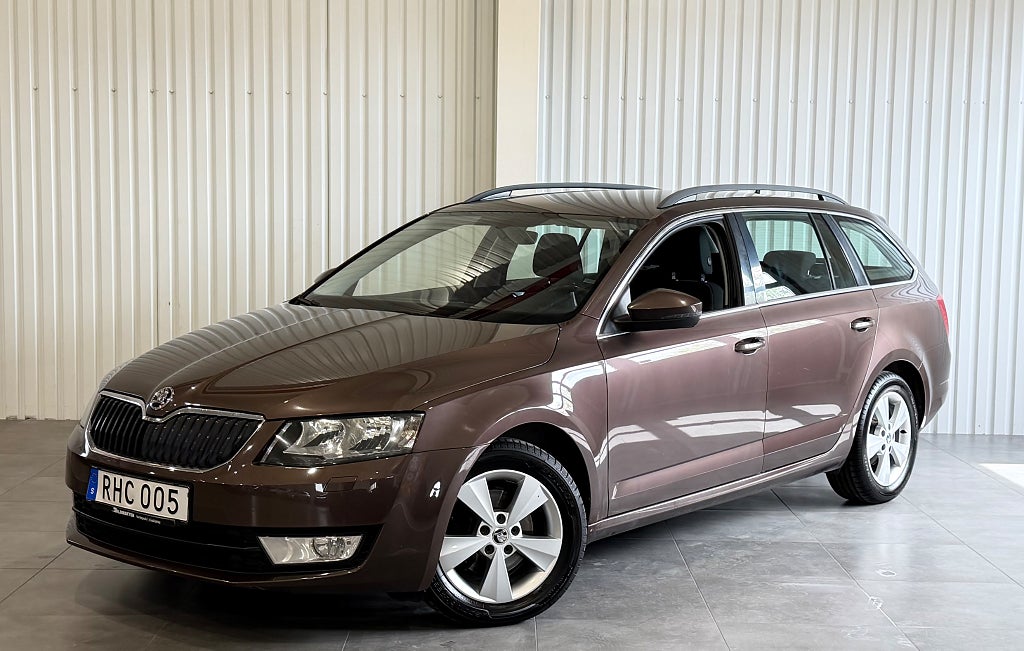 Skoda Octavia Kombi 1.6 TDI AMBITION P-SENSORER NY-BES VÄLSKÖTT 110HK