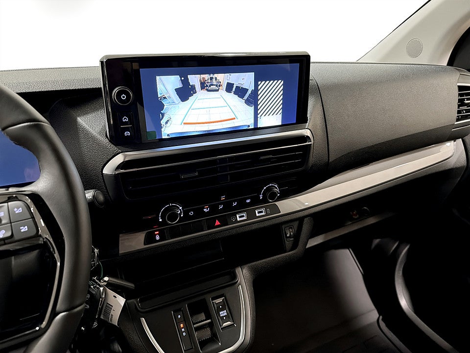 Bild på Citroën Jumpy Spacetourer PLUS BlueHDi 9-SITS Aut - HYRBIL