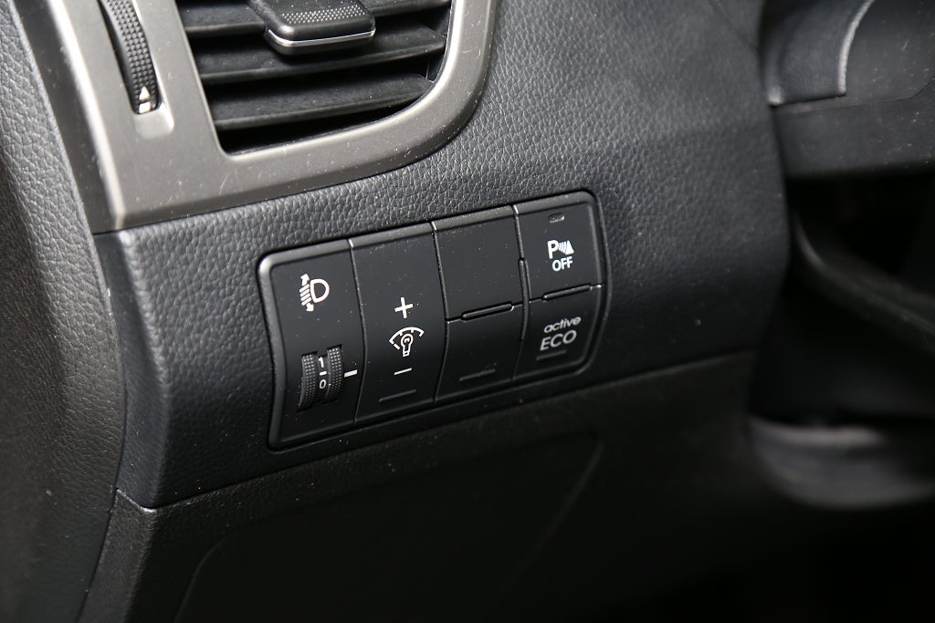 Hyundai i30 1,6 GDI 135hk Business Kombi Automat Nybesikt 2013