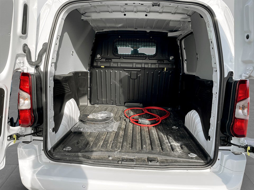 Bild på Peugeot e-Partner L1 PRO+ 50kWh CARPLAY NAVI FARTHÅLLARE