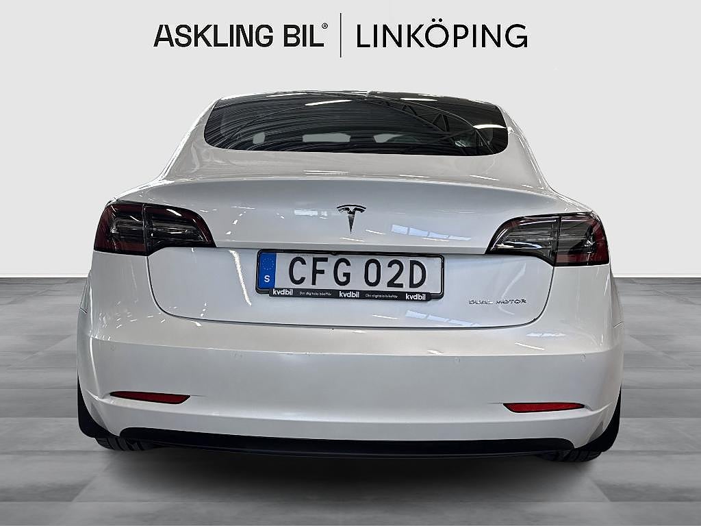 Tesla Model 3 2020 - miniatyr 4