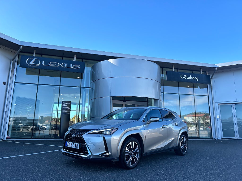 Lexus UX 250h E-Four Luxury ML HUD 360kamera Värmare Euro 6