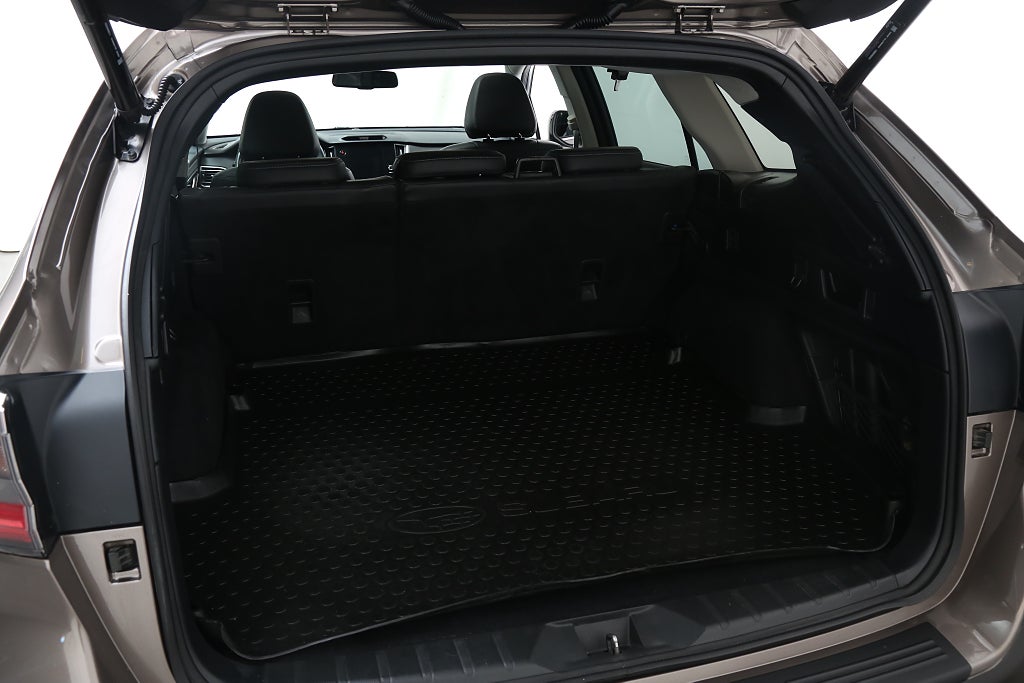 Subaru Outback 2,5i XFuel Touring AWD Skinn I Taklucka I H/K I Drag 2021