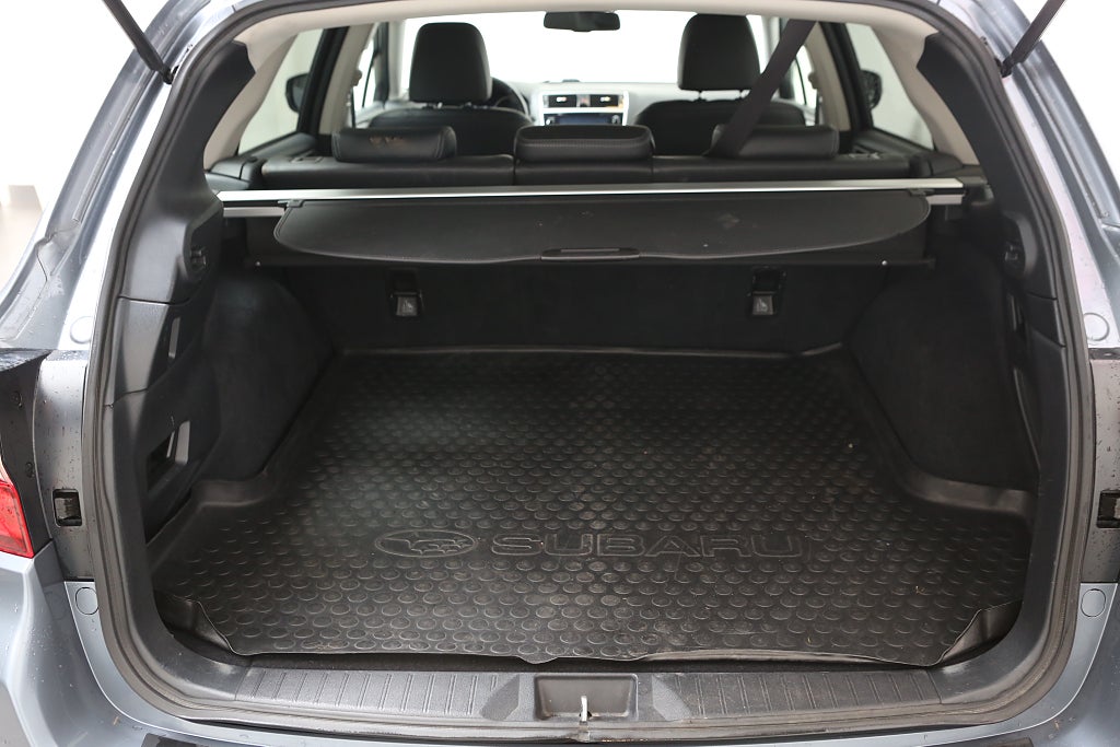 Subaru Outback 2,5i Ridge AWD Aut Skinn Bränslevärmare Drag 2018