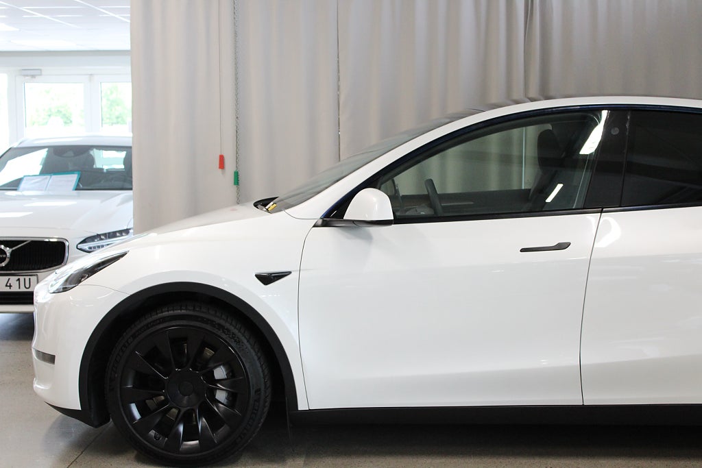 Tesla Model Y Long Range AWD 514 HK, Drag, 20'' Uberturbine, S&V-hjul