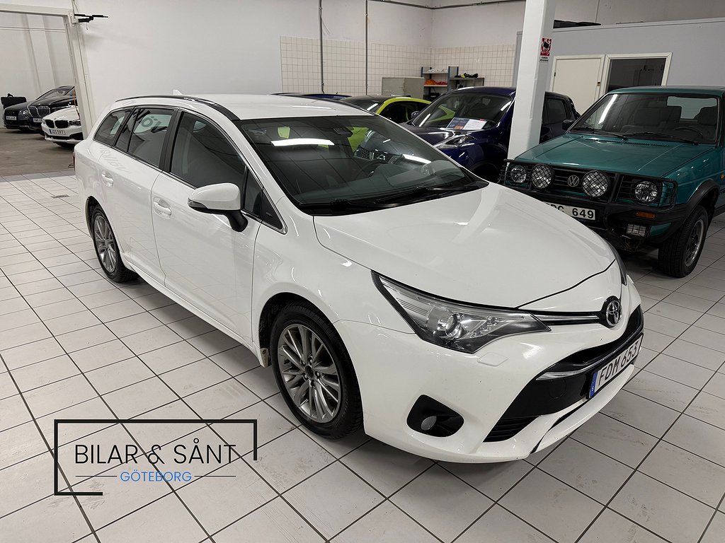 Toyota Avensis Kombi 2.0 D-4D Active 143hk Backkamera V-Hjul