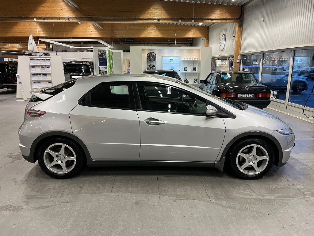 Honda Civic 5-d 1.8 i-VTEC 140hk Automat Sport / S+V / LED-ramp thumbnail