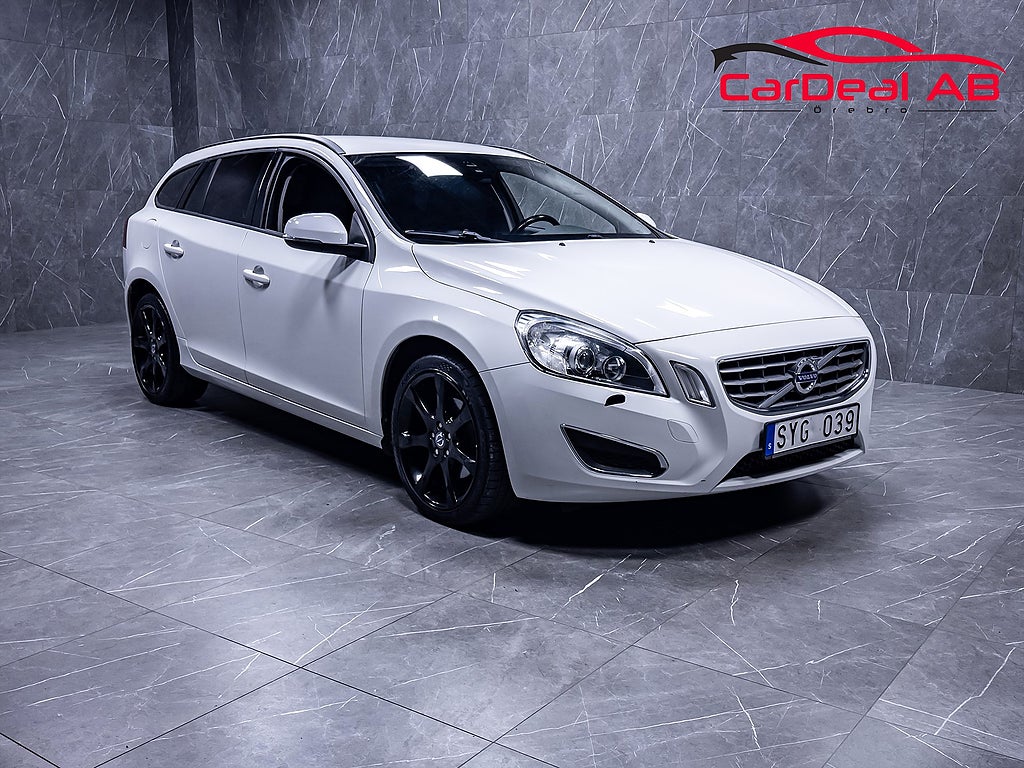 Volvo V60 T3 150hk Skinnklädsel Sensorer Låga miltal Billig skatt