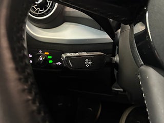 Audi Q2 40 TFSI quattro S S&V/Värmare/Navi/Kamera/Keyless/Drag – bild 17