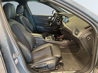 BMW 118I M Sport Mvärme Rattvärme Ambient light S&V-däck – bild 10